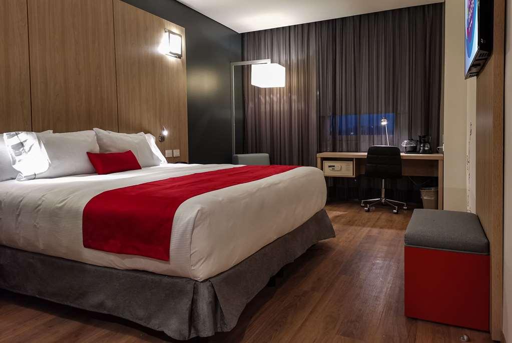 Ramada Encore By Wyndham Guadalajara Aeropuerto Las Pintas Room photo